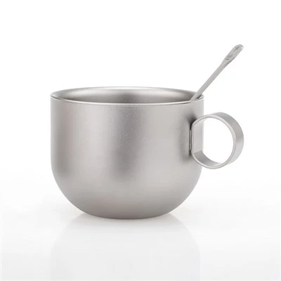 Tasse à café en titane